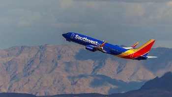 Southwest Airlines sube precios y cambia su modelo por presión de costos