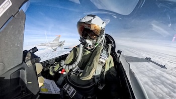 Los primeros seis F-16 que