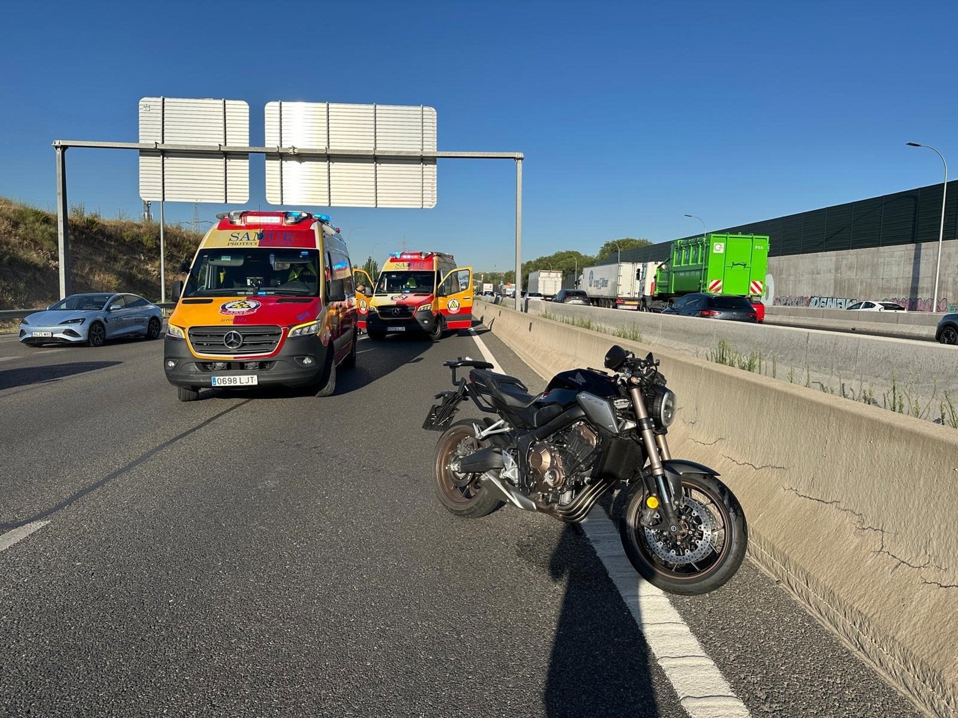 17/07/2026 Accidente de moto en Puente de Vallecas
SOCIEDAD ESPAÑA EUROPA MADRID AUTONOMÍAS
SAMUR-PC