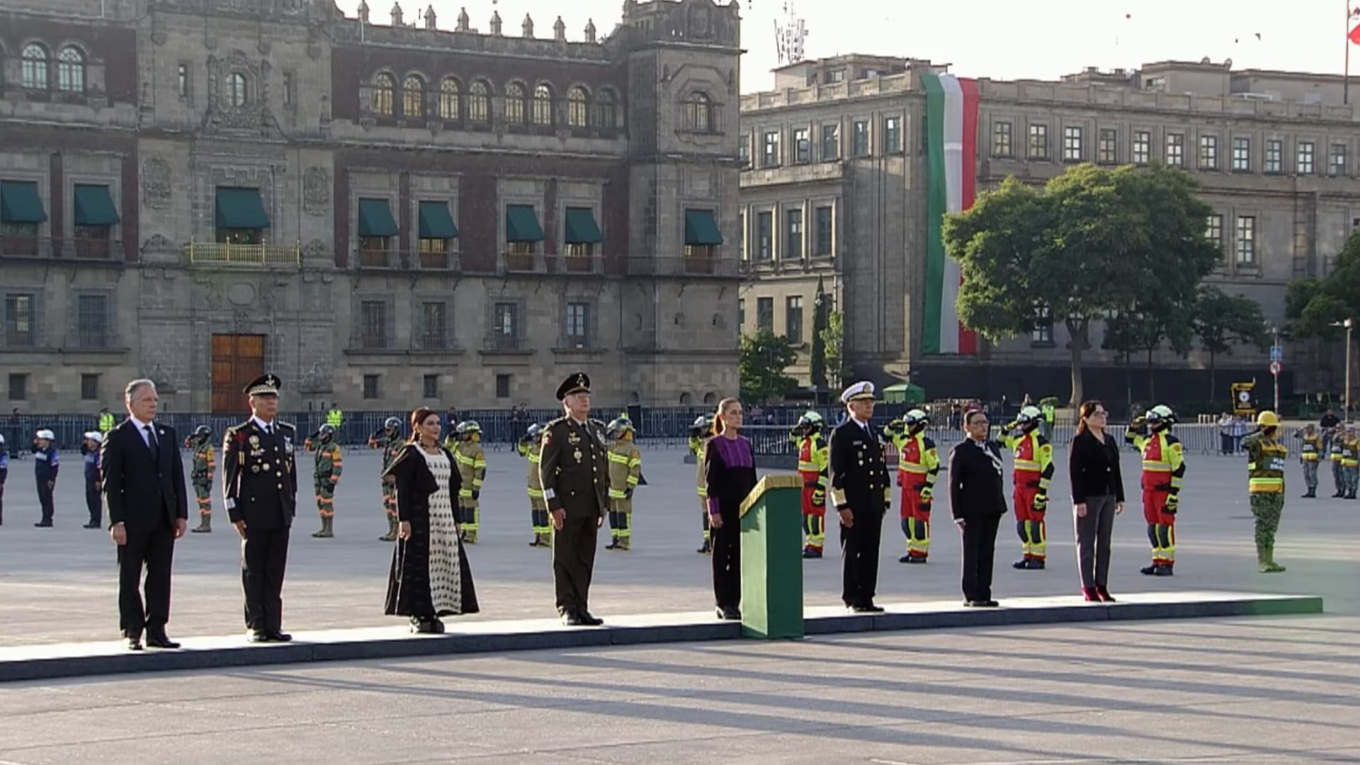 Sheinbaum encabe izamiento de bandera a media asta por 19-S. | YuoTube Claudia Sheinbaum