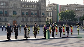 Sheinbaum conmemora 19-S: iza bandera a media asta en Zócalo de CDMX para recordar a víctimas