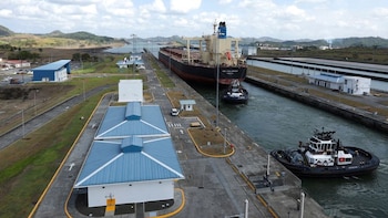 La sequía en el Canal de Panamá y altos cobros eleva el tránsito de barcos por el estrecho de Magallanes