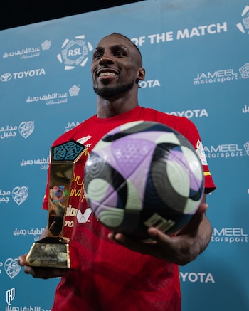 El hat-trick de Julián Quiñones frente al Al-Ittihad en la última jornada lo consagró como máximo goleador superando a Ivan Toney y Cristiano Ronaldo. (X/ @Alqadsiah)