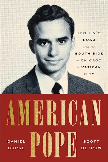 Portada de libro con un retrato juvenil en blanco y negro de un hombre con traje y corbata, bajo el título American Pope en letras doradas