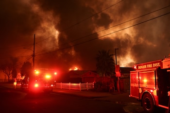 Los bomberos retiraron el equipo de contención del área del fuego de Lachman días antes del inicio del incendio de Palisades (REUTERS/David Swanson)