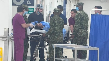 En imágenes quedó registrado el rescate de siete personas que quedaron atrapadas en el Hospital Universitario del Valle