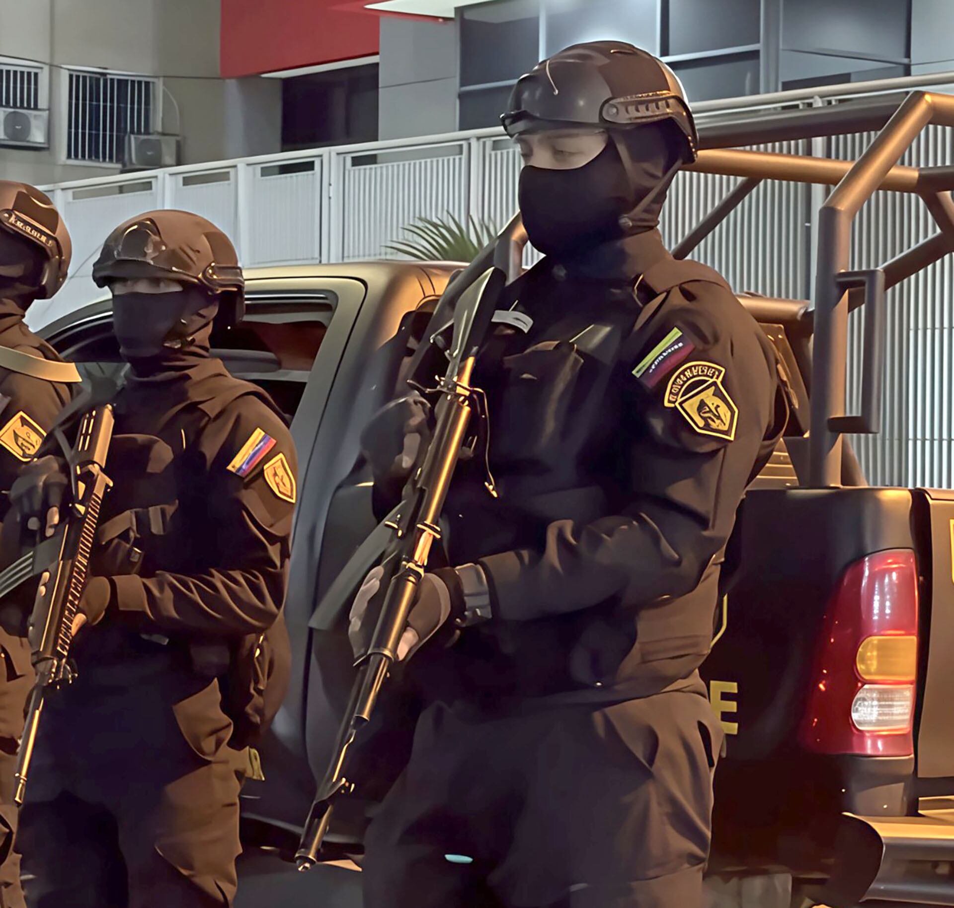 Funcionarios de la DGCIM realizan detenciones armados y encapuchados