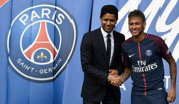 Neymar quiso ser contratado por el Paris Saint Germain un año antes de su traspaso (Foto: AFP)
