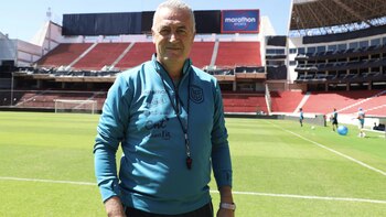 Gustavo Alfaro prepara a su