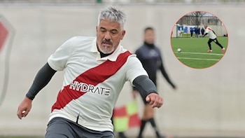 Asistencia de lujo y golazo de tiro libre: el show del Burrito Ortega a sus 52 años en el Senior de River Plate
