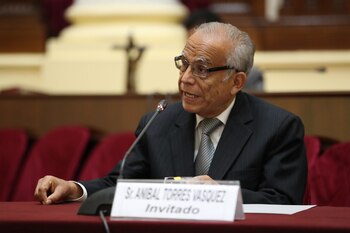 Anibal Torres se presentó ante