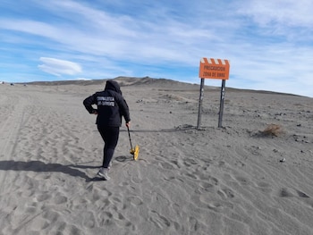 Familiares y autoridades mantienen el
