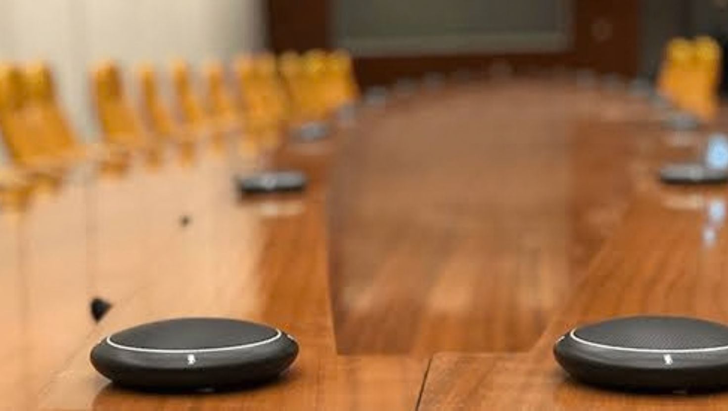 Las reuniones híbridas ganan terreno en las empresas peruanas: ¿más tecnología para colaborar y nuevos límites para el control?