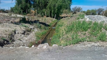 Murió un bebé en San Juan tras caer a un canal de riego