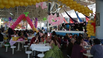 Los festejos iniciaron con una misa de acción de gracias y después pasaron a una sala de visita familiar en donde se sirvió la comida para los asistentes (Foto: especial)