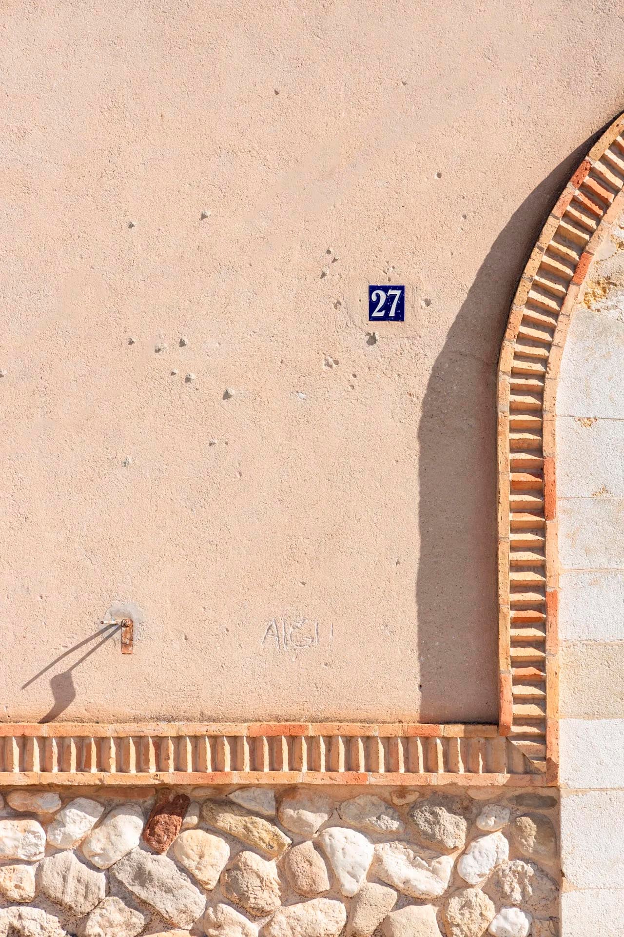 El legado de Martinell y la influencia de Gaudí perviven en cada rincón de la cooperativa restaurada. (Can Sumoi)