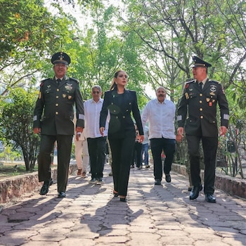 La gobernadora arribó al sitio para formar parte de la toma de protesta del nuevo comandante de la 35 Zona Militar. Crédito: X - @GuerreroComSoc