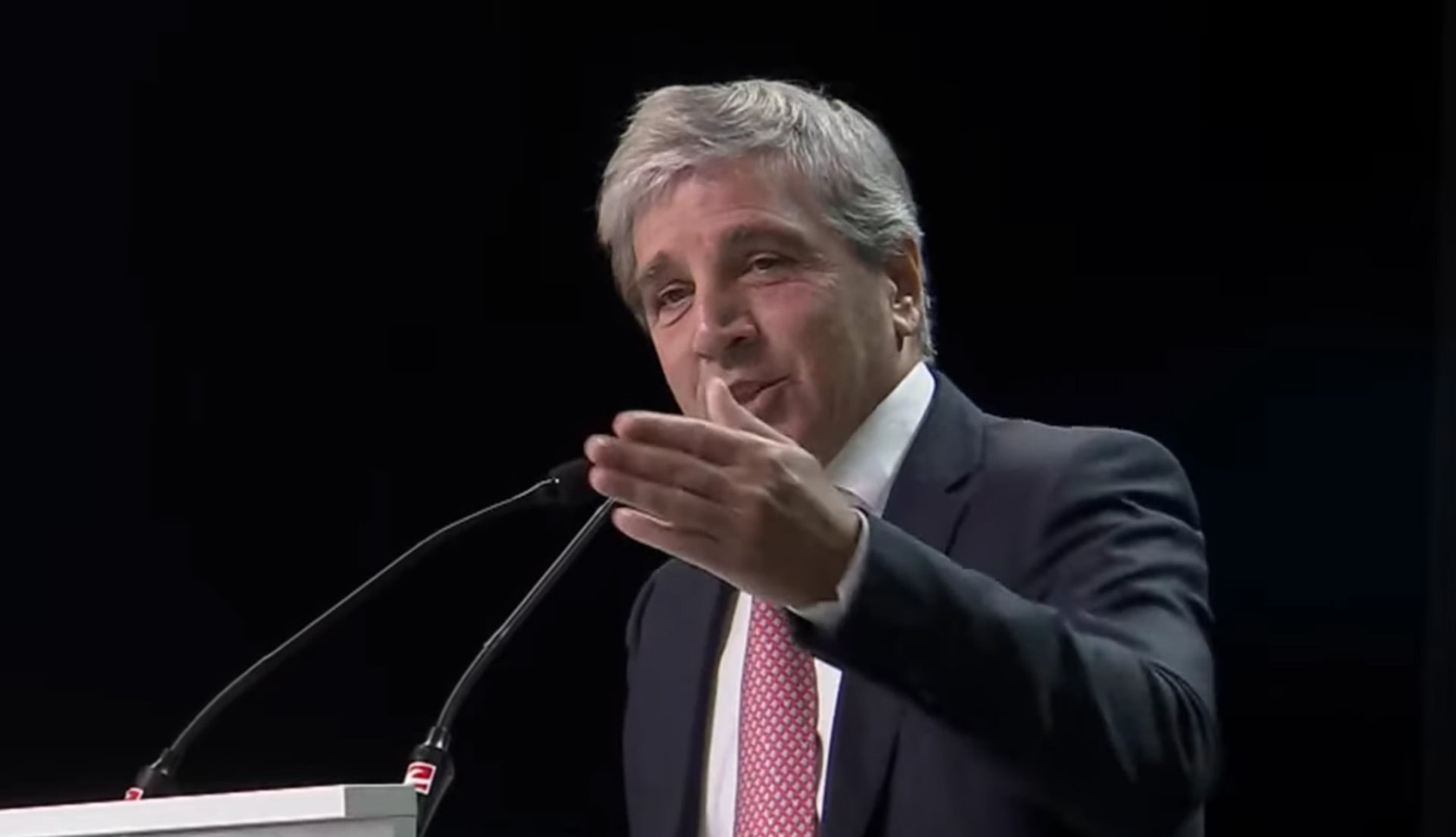 El ministro de Economía, Luis Caputo, en Rosario