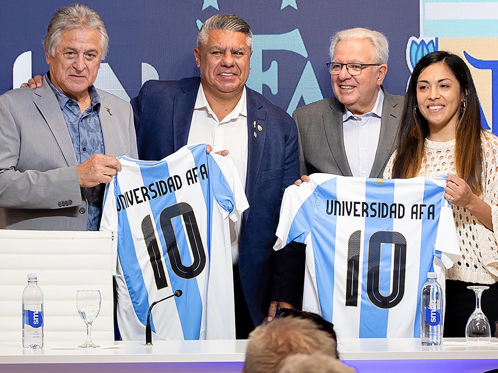 El Pato Fillol, campeón del mundo en 1978, estuvo presente en el lanzamiento de la UnAFA (Crédito: AFA)