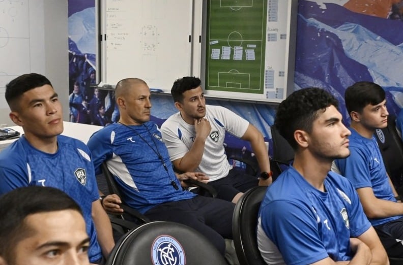 El técnico Fabio Cannavaro denuncia que el control de seguridad en Nueva York fue solo para Uzbekistán - crédito @uzbekistanfa/IG