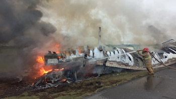 Una tráiler y una van