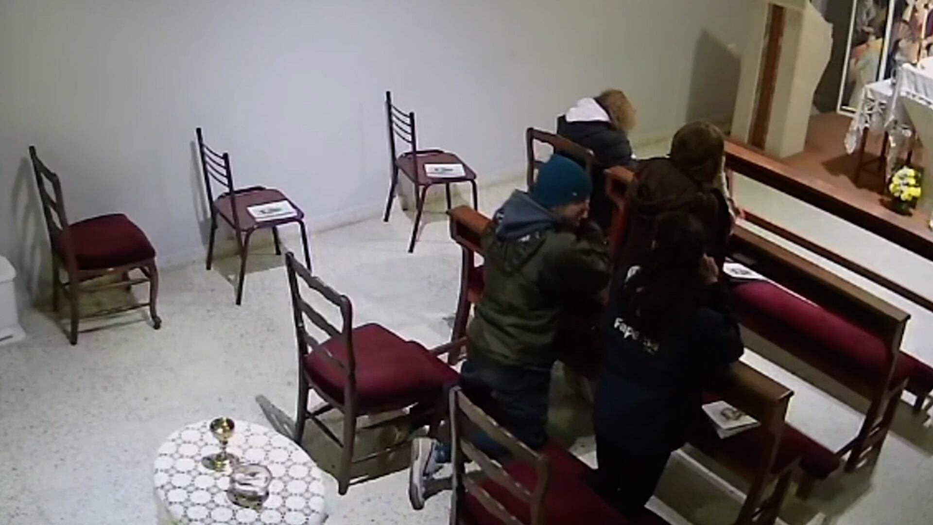 Los delincuentes simularon ser fieles (Captura de video)