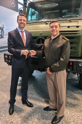 El ministro de Defensa visitó