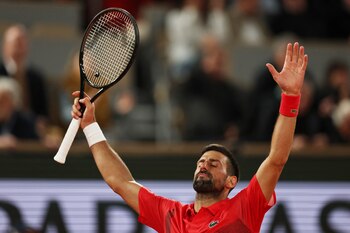 Novak Djokovic celebrando su victoria en cuartos (Reuters/Gonzalo Fuentes)