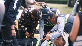 Varios agentes han resultado heridos