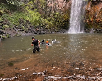 El agente Eladio de Jesús Argueta y dos familiares fallecen ahogados en la cascada El Chorrerón, San Fernando, Morazán. (Foto cortesía redes sociales)