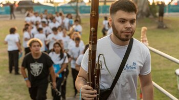 Desde antes del anochecer, los