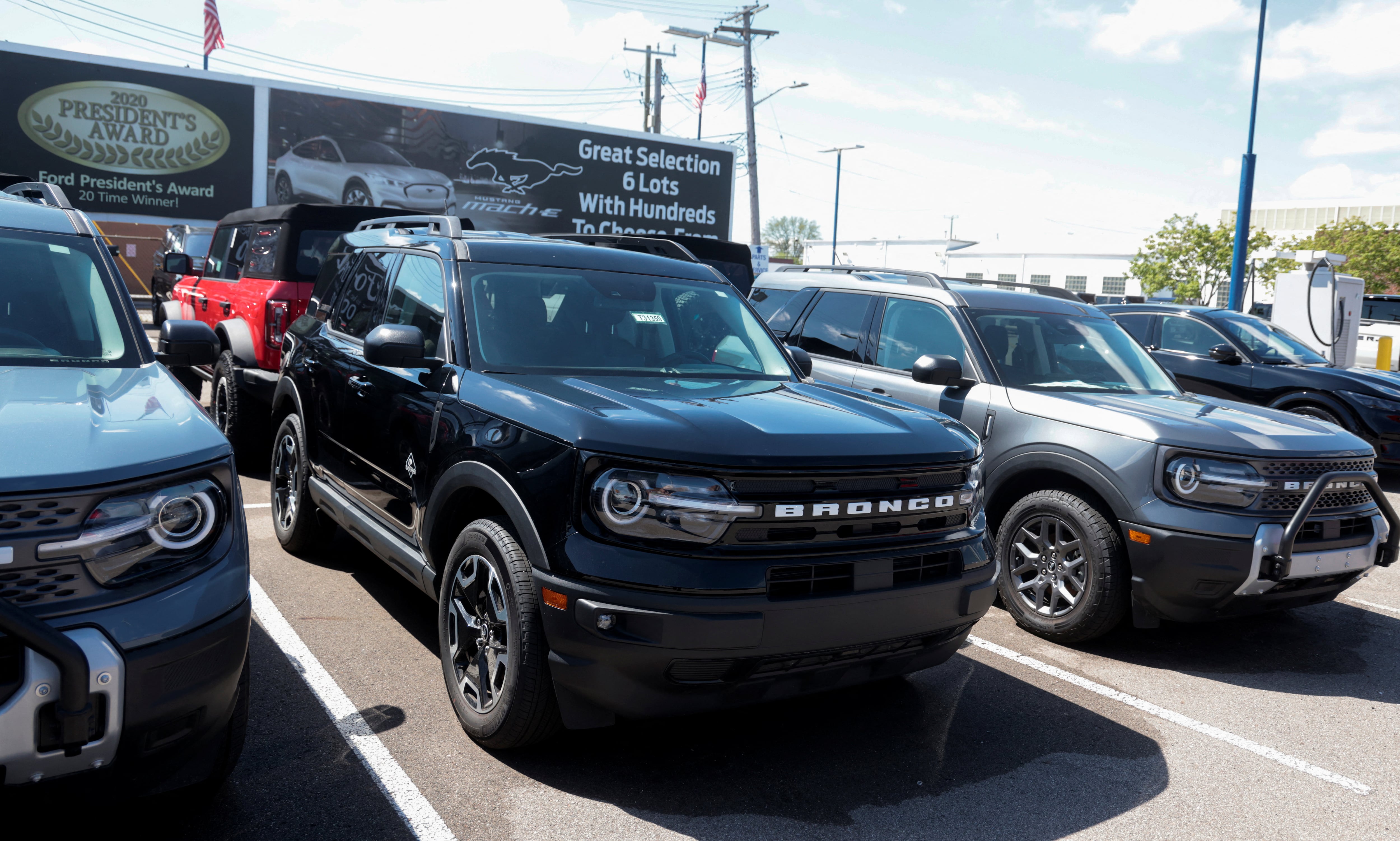 La advertencia de “no conducir” alcanza a Ford Bronco Sport 2021 a 2026 y Ford Maverick 2022 a 2026 por un posible fallo en la rótula del brazo de control inferior delantero (REUTERS/Rebecca Cook)