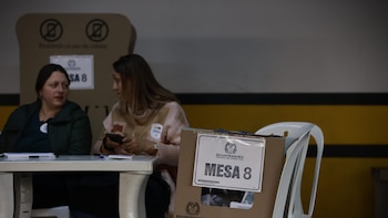 Cierran las urnas en la segunda vuelta de las elecciones de Colombia
