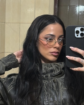 El look dark que lució