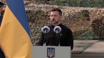 Volodimir Zelensky presenta los primeros F-16 ucranianos