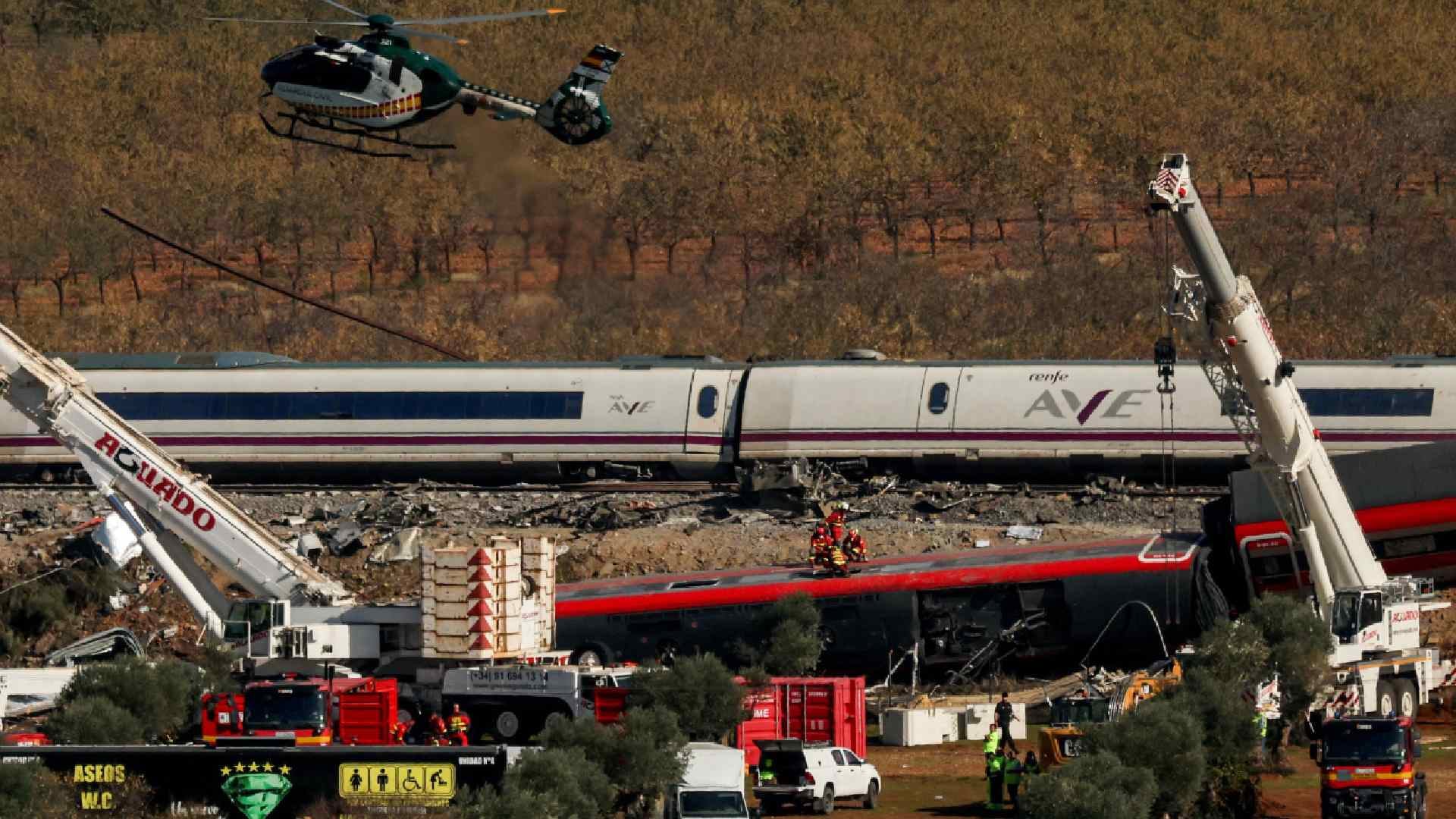 Ciudadano mexicano logró sobrevivir al accidente ferroviario en España porque perdió su viaje, pero aún buscan a su primo