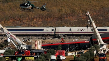 Ciudadano mexicano logró sobrevivir al accidente ferroviario en España porque perdió su viaje, pero aún buscan a su primo