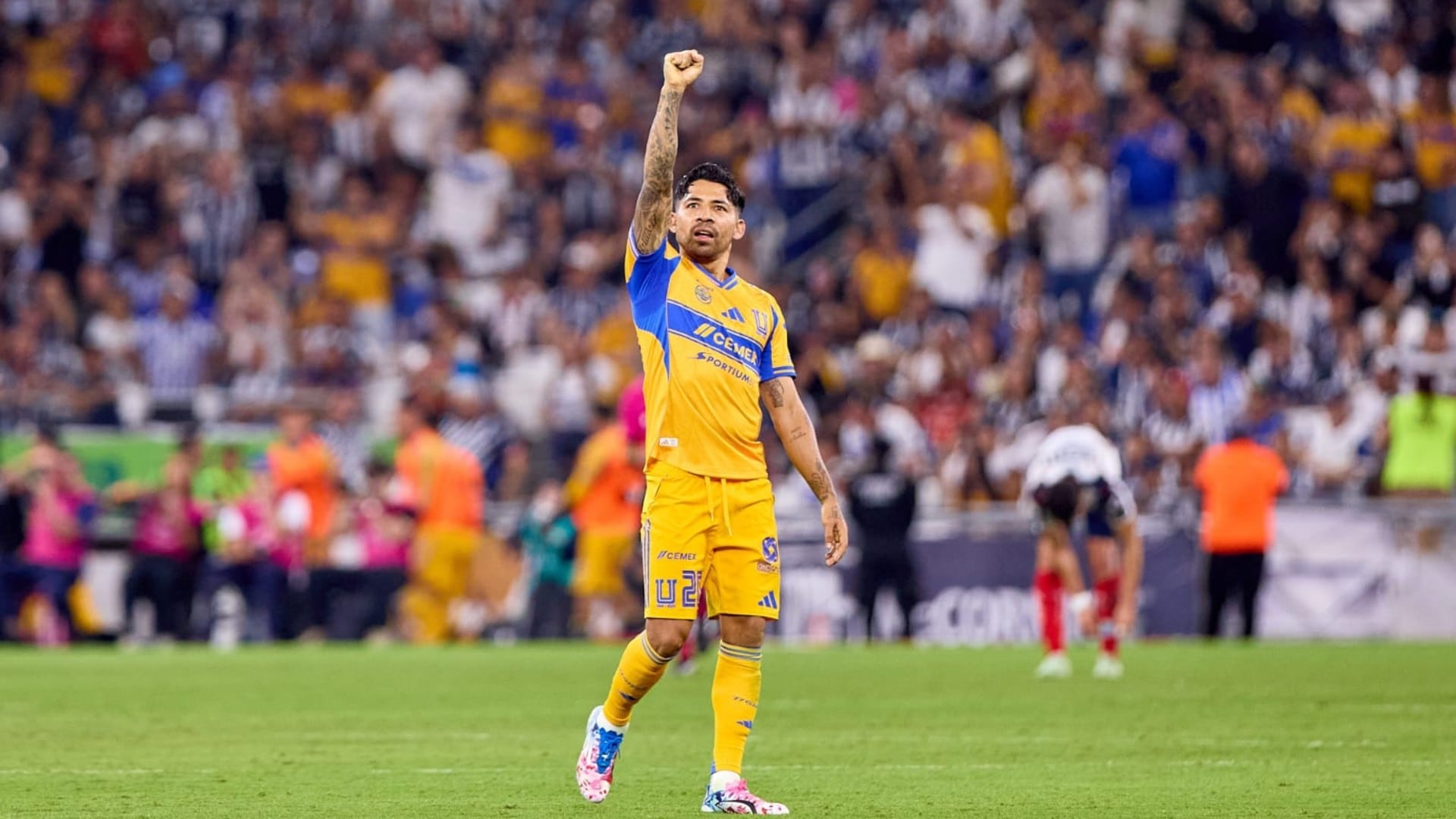 El adiós de Javier Aquino sacude a la afición de Tigres. Foto: (@TigresOficial/X)