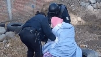 Con hipotermia pero viva: así