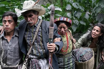 Cordillera de Fuego expone la tensión entre el apego al territorio y la presión por evacuar en medio del temor, la desinformación y la desconfianza en las instituciones.