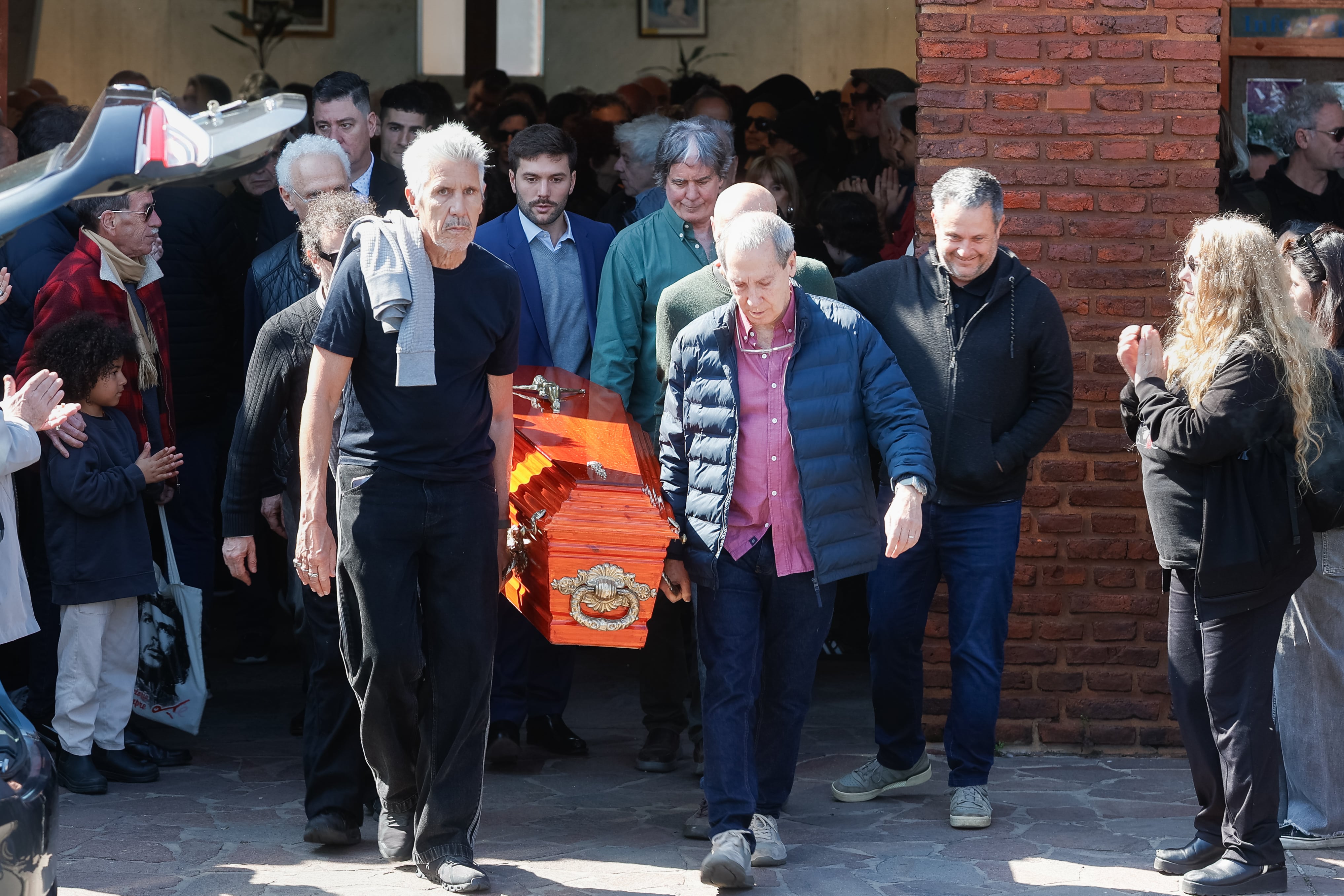 Cachorro López fue uno de los que llevó el ataúd de Miguel Zavaleta (RSFotos)