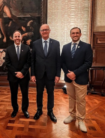 El rector de la UCASAL (Universidad Católica de Salta), Federico Colombo Speroni, el ministro de Educación y del Mérito de Italia, Giuseppe Valditara, y el presidente de la CCIIA, Darío H. Pellegrini