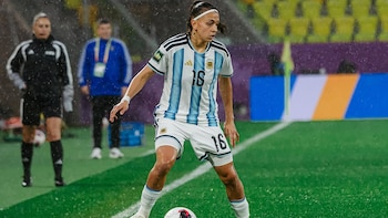 Hizo el camino del Dibu Martínez, pasó por el hockey y se convirtió en la primera jugadora de Independiente en llegar a la Selección Mayor