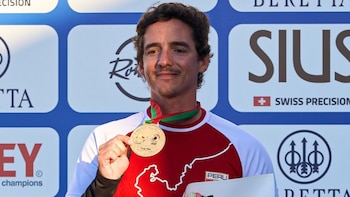 Un peruano en lo más alto: Alessandro De Souza se consagra campeón mundial de tiro e inscribe su nombre en la historia