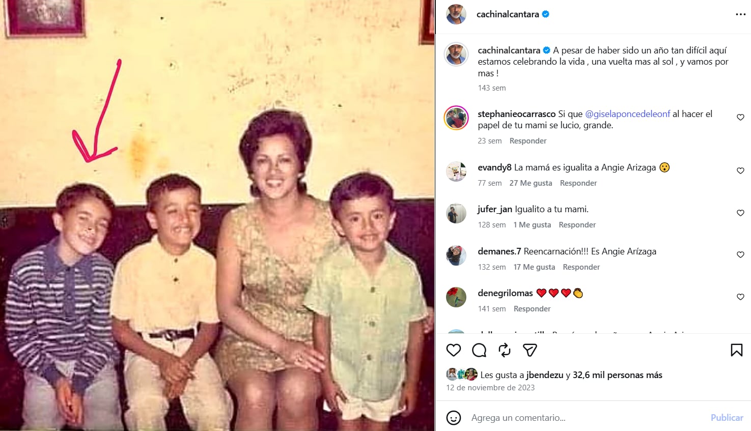 Una fotografía familiar muestra a Carlos Alcántara de niño junto a sus dos hermanos y su madre, Doña Chavela, fallecida el 9 de agosto de 2026.