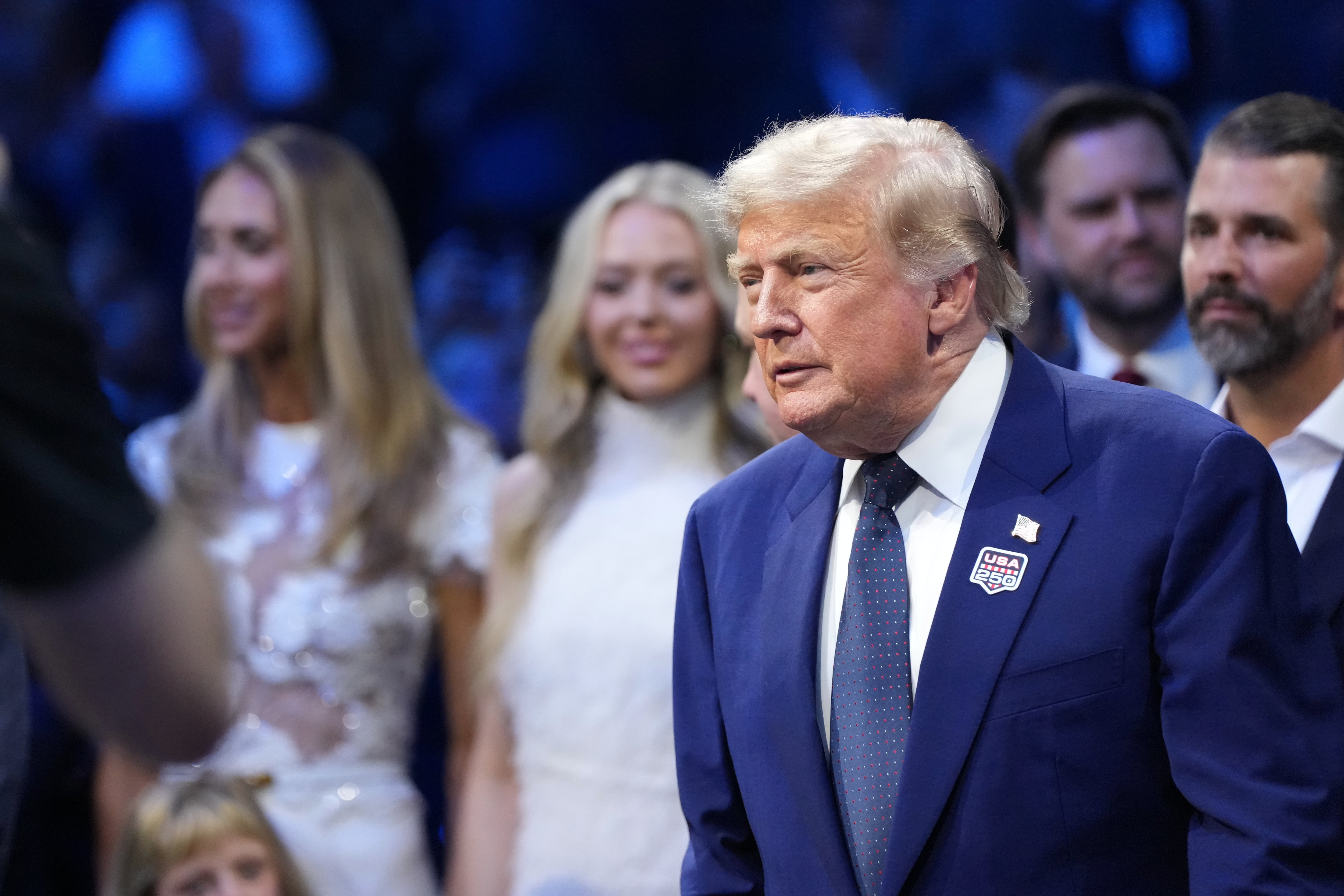 Trump anuncia reapertura del Ormuz, pero persiste la disputa con Irán por tasas marítimas