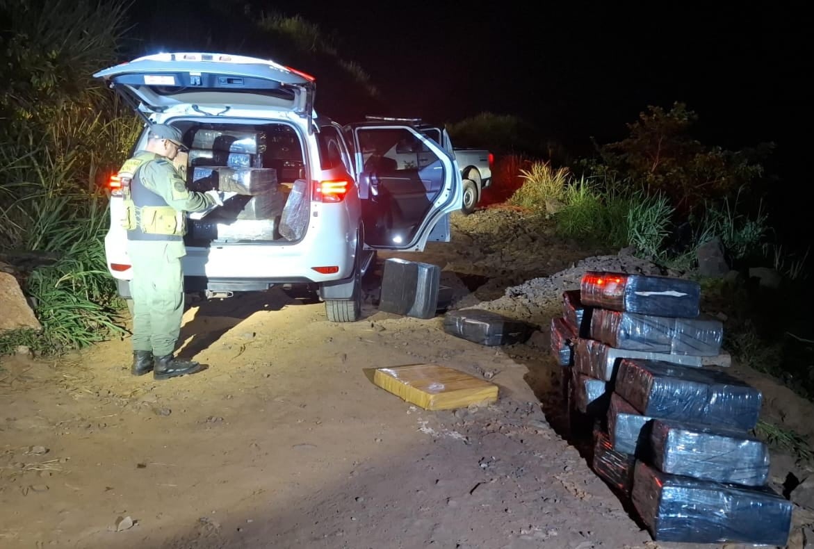 Una camioneta robada en Brasil fue utilizada para transportar más de 1.300 kilos de marihuana en la frontera con Paraguay
