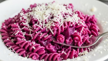 Pasta con remolacha: es una receta alta en proteína, saludable y muy sencilla de preparar