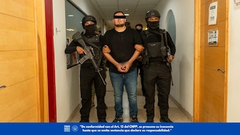 “El Abulón”, señalado como segundo al mando de “Los Mezcales”, fue capturado en un fraccionamiento privado de Oaxaca de Juárez. (Fiscalía General del Estado de Oaxaca)