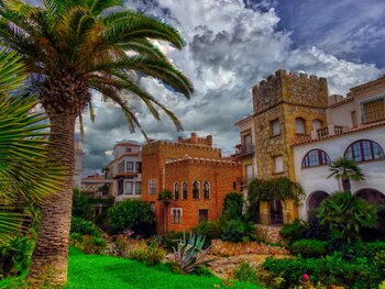 Roc de Sant Gaietà está localizada en un extremo de Roda de Berà. (AdobeStock)